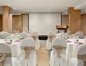 Hotel Ramada Qurum Beach