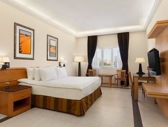 Hotel Ramada Qurum Beach