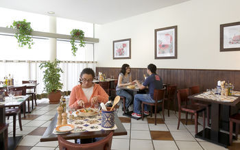 Hotel Ibis Bragan�a (.)