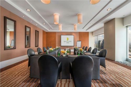 Hotel Discovery Suites
