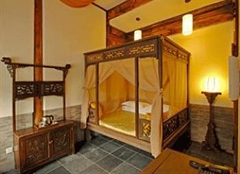 Hotel Courtyard 7