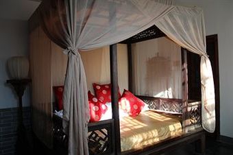 Hotel Courtyard 7