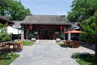 Hotel Courtyard 7