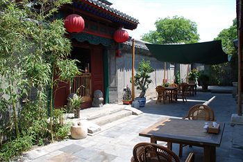 Hotel Courtyard 7