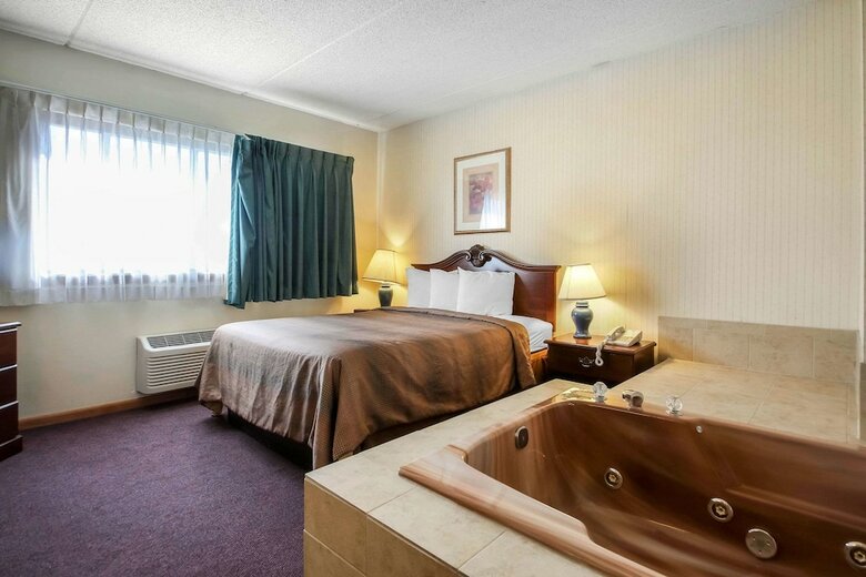 Hotel Quality Inn & Suites