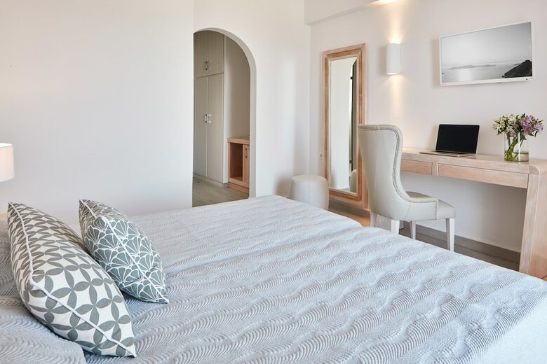 Hotel Santorini Palace