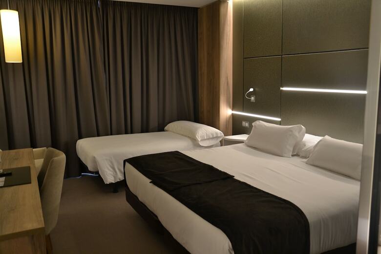 Hotel & Spa Ciudad de Bin�far