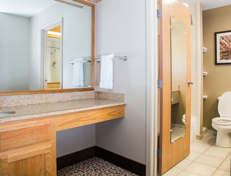 Hotel Gray Wolf Inn And Suites