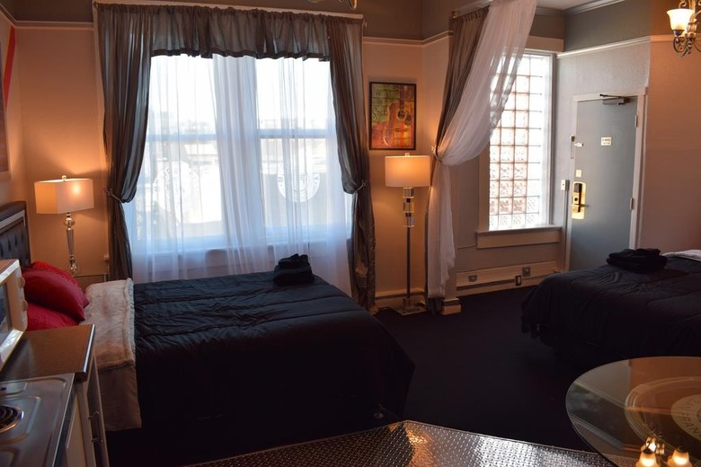 Encore Express Hotel