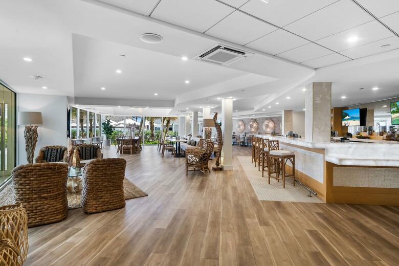 Hotel Beachcomber Resort & Villas