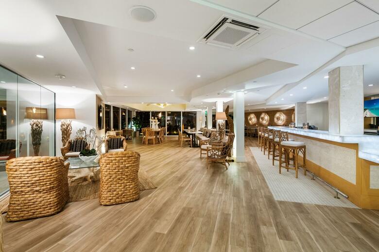 Hotel Beachcomber Resort & Villas