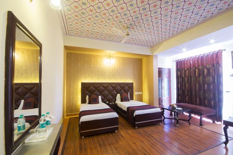 Hotel Siris 18