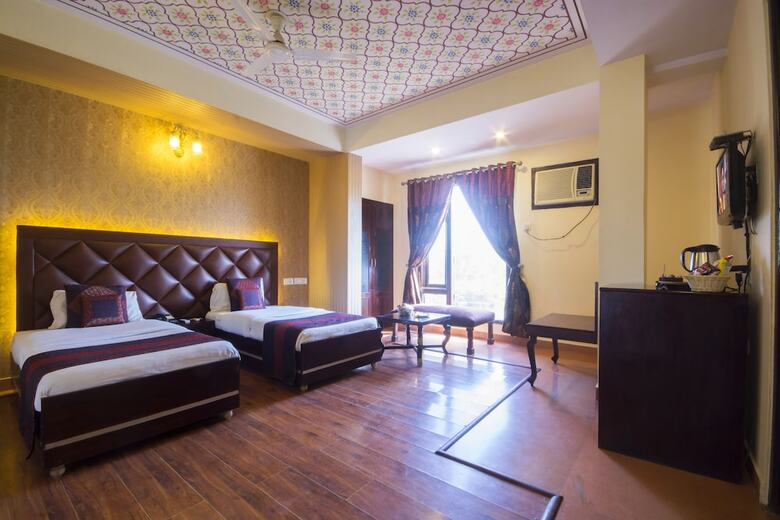 Hotel Siris 18
