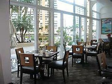 Hotel Doubletree Suites By Hilton - Gallery One