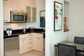 Hotel Doubletree Suites By Hilton - Gallery One