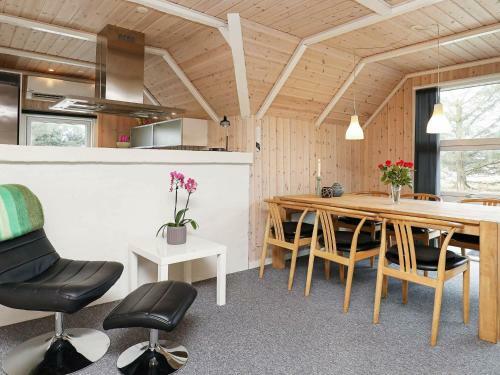 Three-bedroom Holiday Home In Bl�vand 18