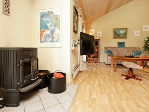 Three-bedroom Holiday Home In Bl�vand 93