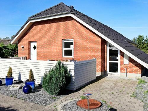 Three-bedroom Holiday Home In Bl�vand 93