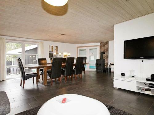 Five-bedroom Holiday Home In Bl�vand 19