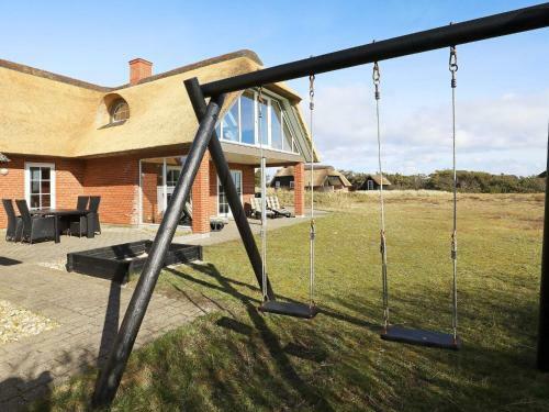 Three-bedroom Holiday Home In Bl�vand 44