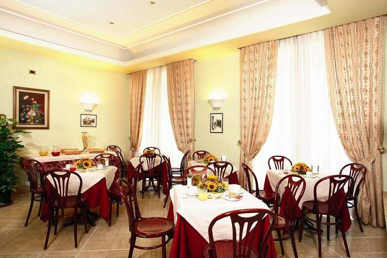 Hotel Dina