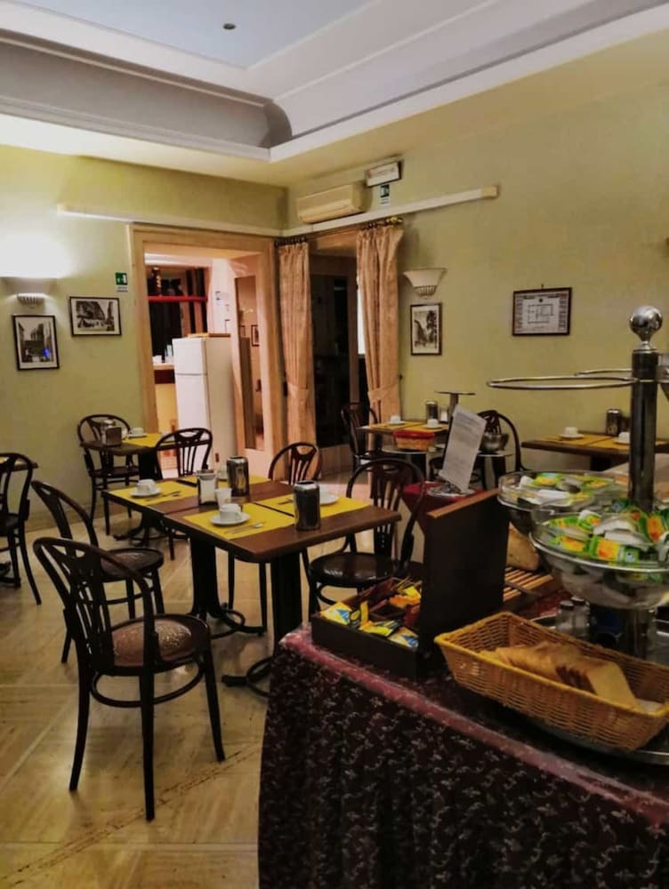 Hotel Dina