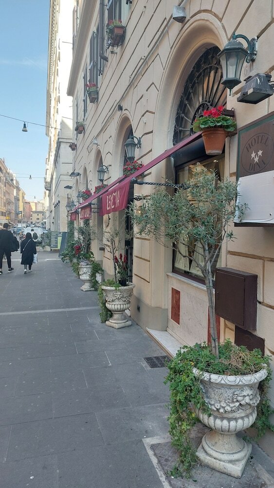 Hotel Dina
