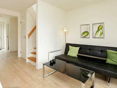 Two-bedroom Holiday Home In V�ggerl�se 7