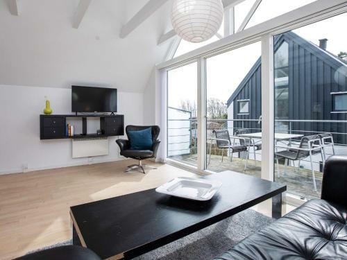 Two-bedroom Holiday Home In V�ggerl�se 12
