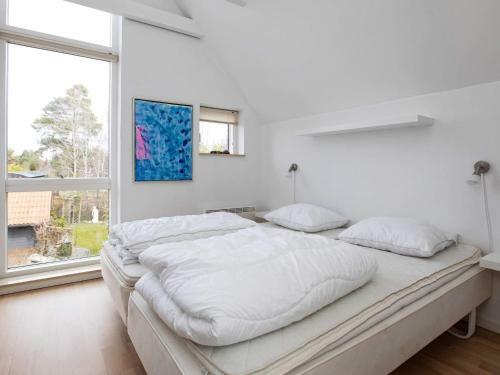 Two-bedroom Holiday Home In V�ggerl�se 12