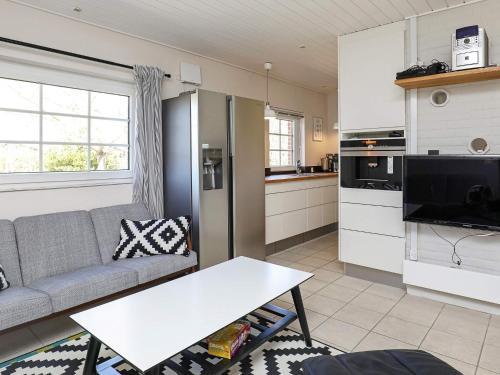 Six-bedroom Holiday Home In V�ggerl�se 3