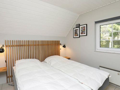 Six-bedroom Holiday Home In V�ggerl�se 3