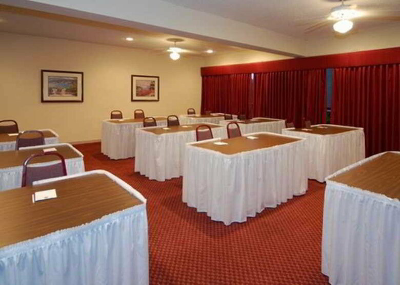 Hotel Comfort Suites - Near The Galleria