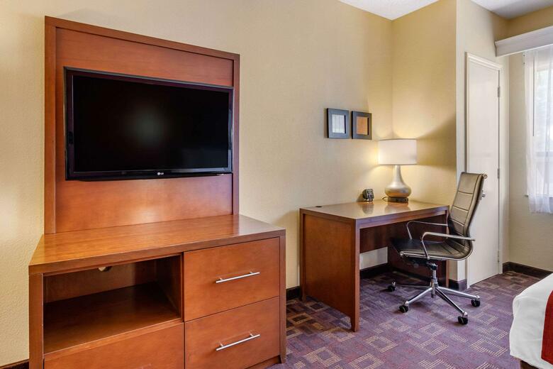 Hotel Comfort Suites - Near The Galleria