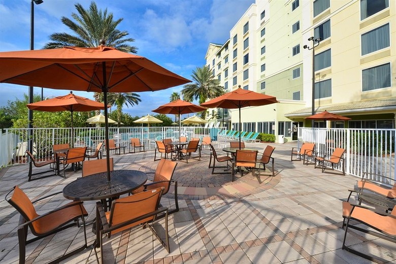 Hotel Comfort Suites Maingate East