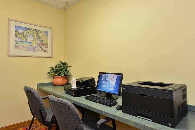 Hotel Comfort Suites Maingate East