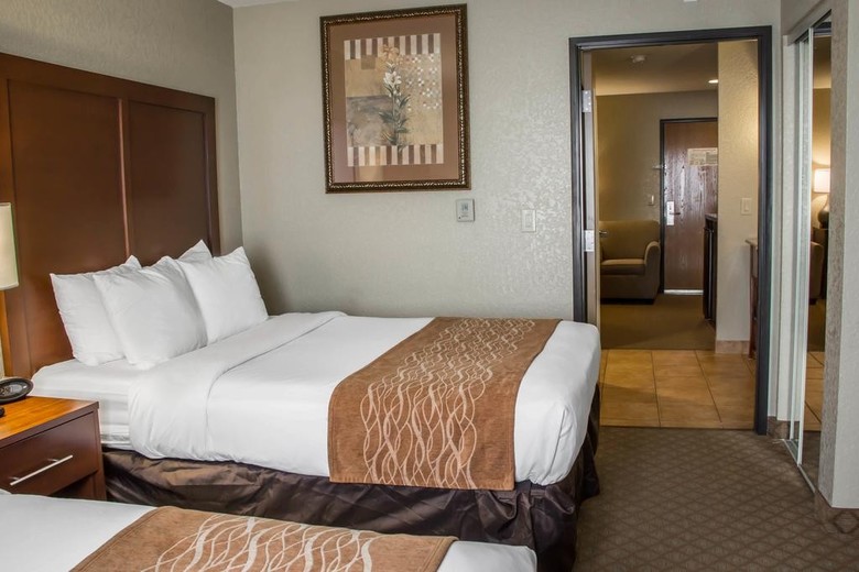Hotel Comfort Suites Near Seaworld