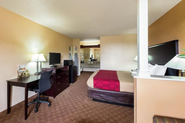 Hotel Econo Lodge Inn & Suites Coliseum