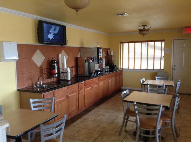 Hotel Econo Lodge Inn & Suites Coliseum