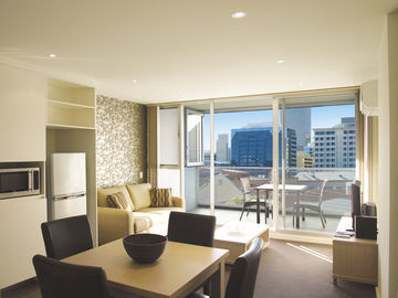Hotel Oaks Precinct (formerly Gallery)