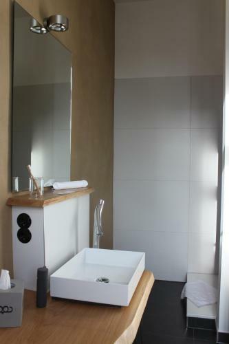 Alte Apotheke Hotel Und Cafe
