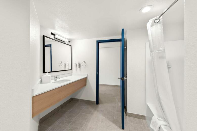 Barrington Hotel & Suites