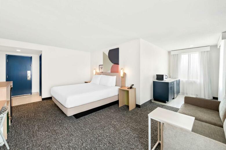 Barrington Hotel & Suites