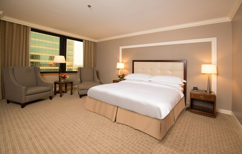 Hilton Indianapolis Hotel & Suites