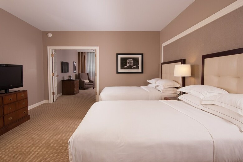 Hilton Indianapolis Hotel & Suites