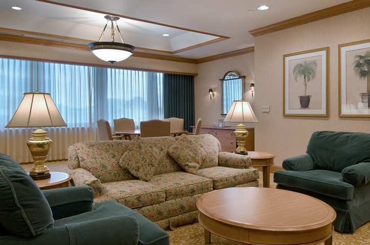 Hilton Indianapolis Hotel & Suites