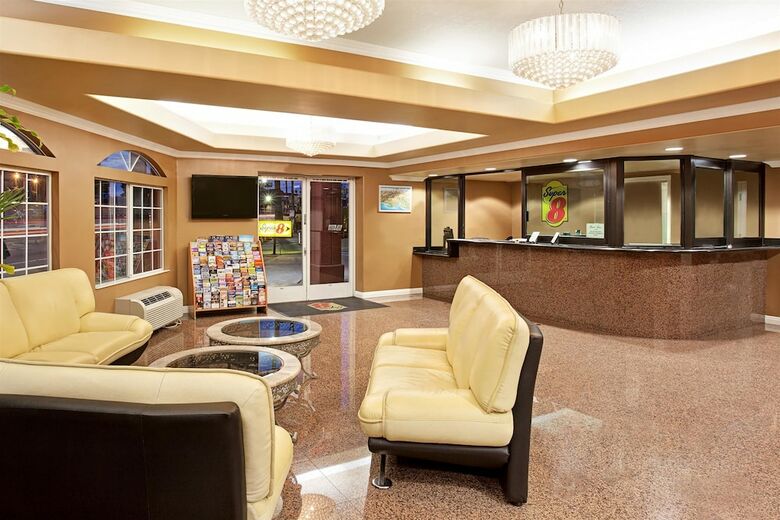 Hotel Super 8 Downtown Los Angeles