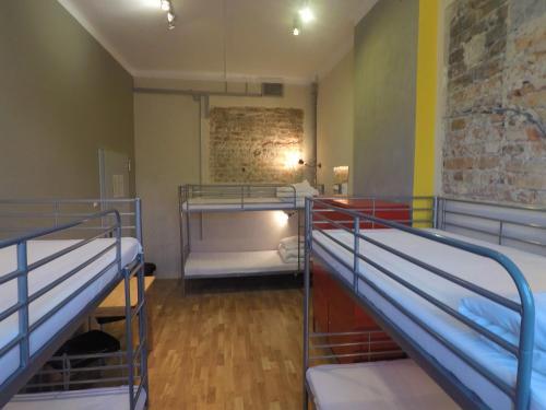 Hostal New World St. Hostel