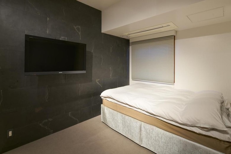 City Hotel N.u.t.s.
