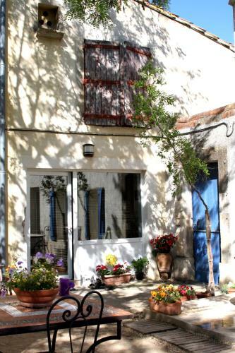 Mas De Bellegou Bed And Breakfast